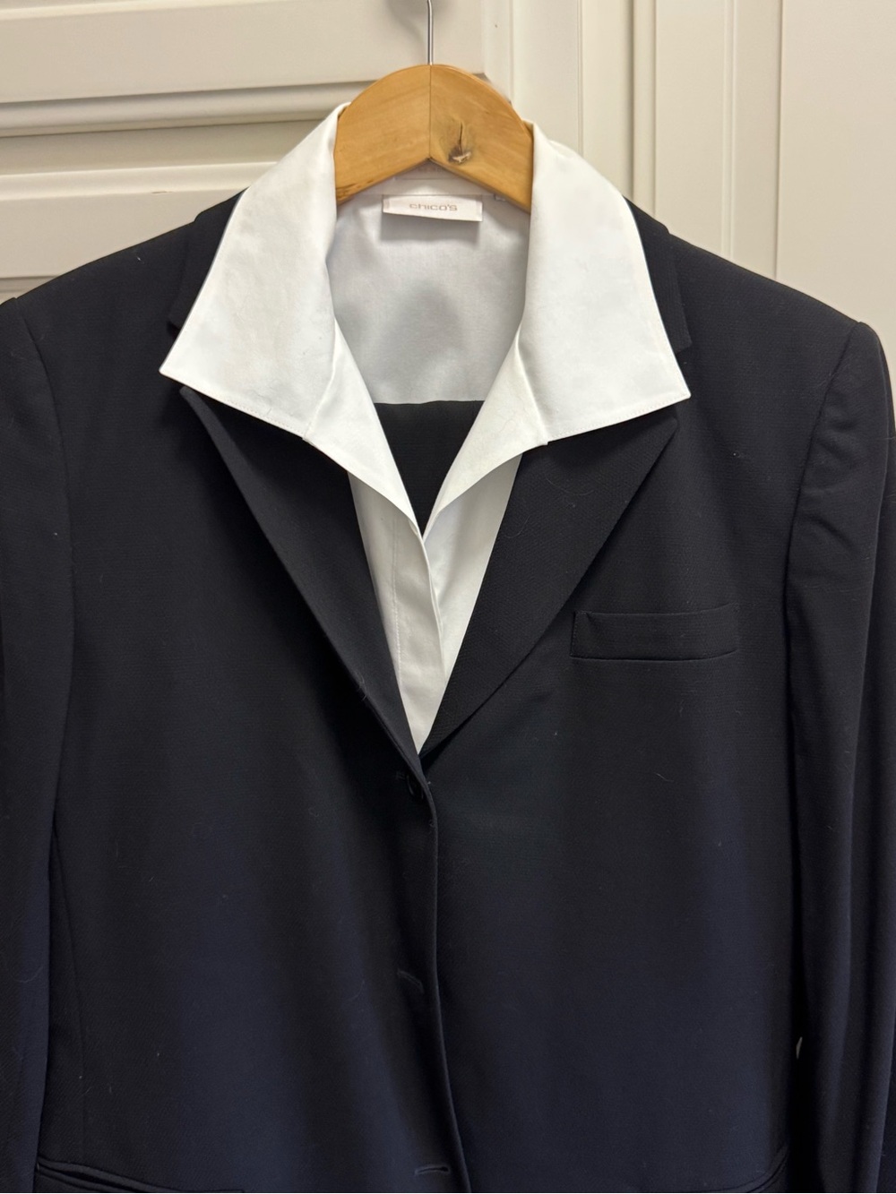 Black Bill Burns Women’s two-piece suit